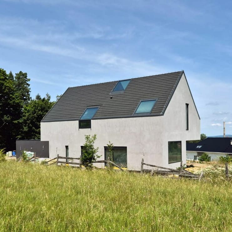 dom w szarościach - BIELAWA