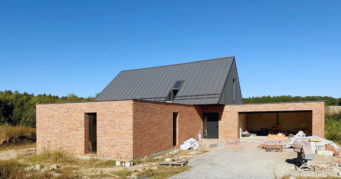 dom z cegły na jurze